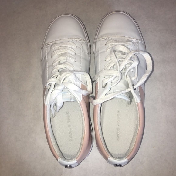 Marc Fisher two toned sneakers - Picture 5 of 7